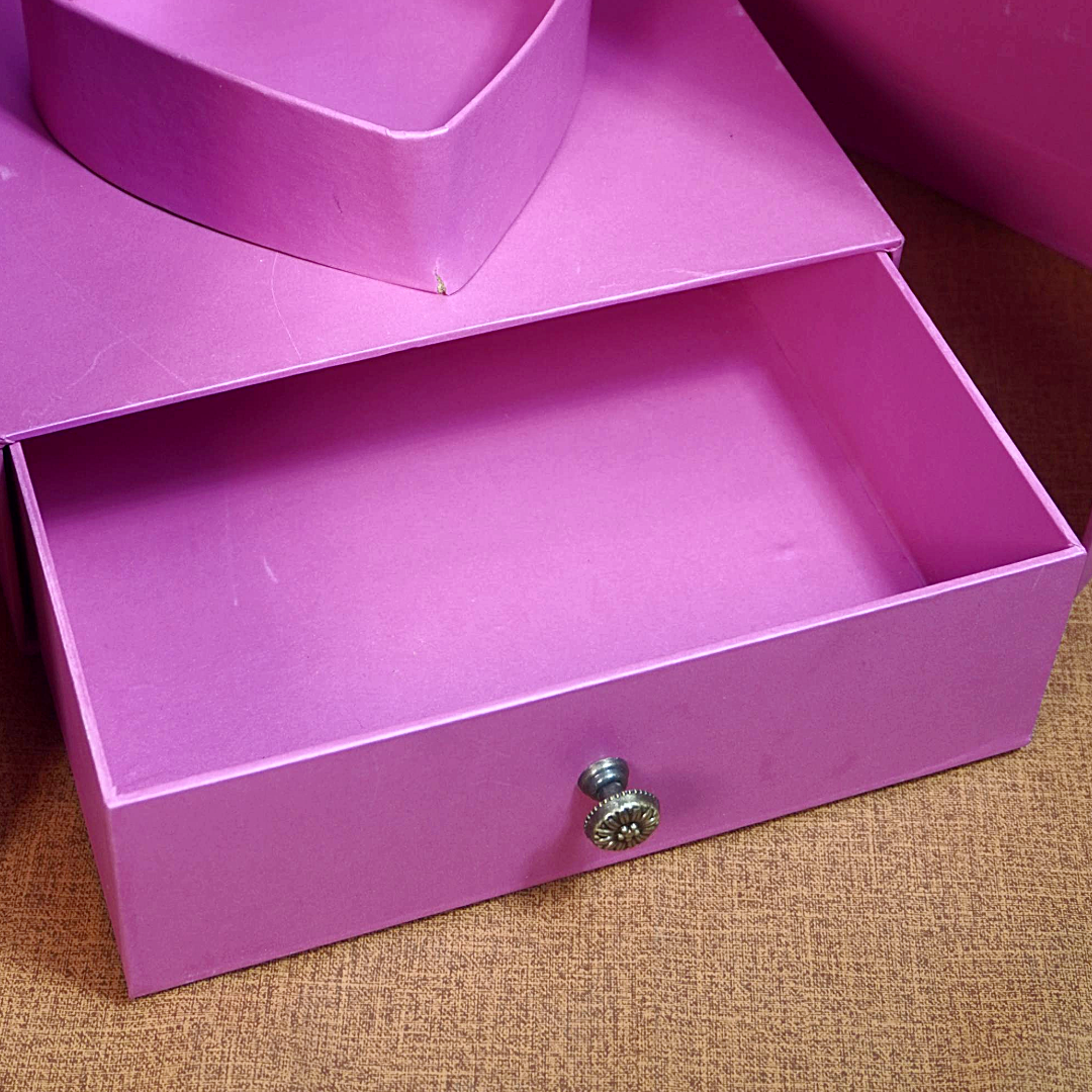 Gate Open Heart with Drawer Chocolate Gift Box