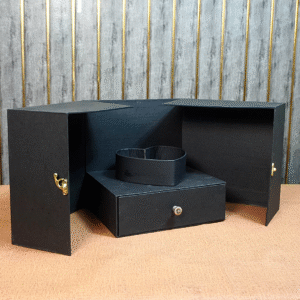 Gate Open Heart with Drawer Chocolate Gift Box